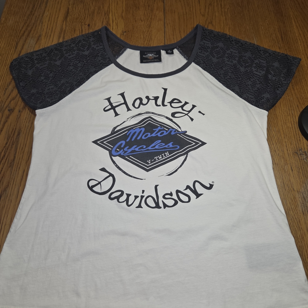 Harley-Davidson White and Gray Graphic T-Shirt With Lace Sleeves. KKCP